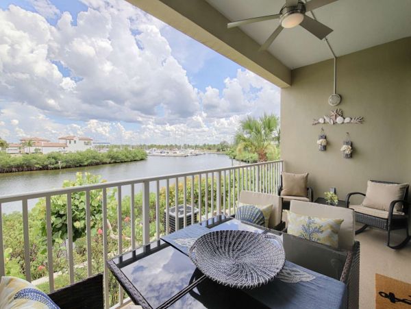 St. Petersburg Condo 1015907