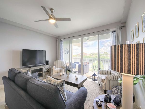 St. Petersburg Condo 1015907