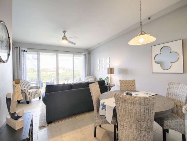St. Petersburg Condo 1015907