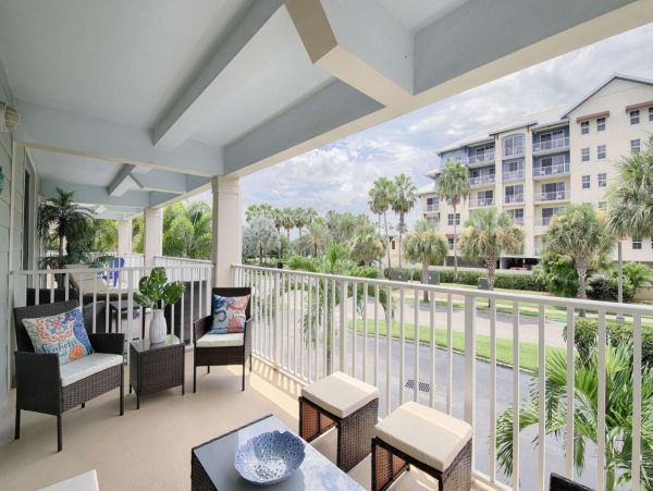 St. Petersburg Condo 1015907
