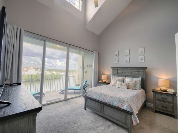 St. Petersburg Condo 1015907