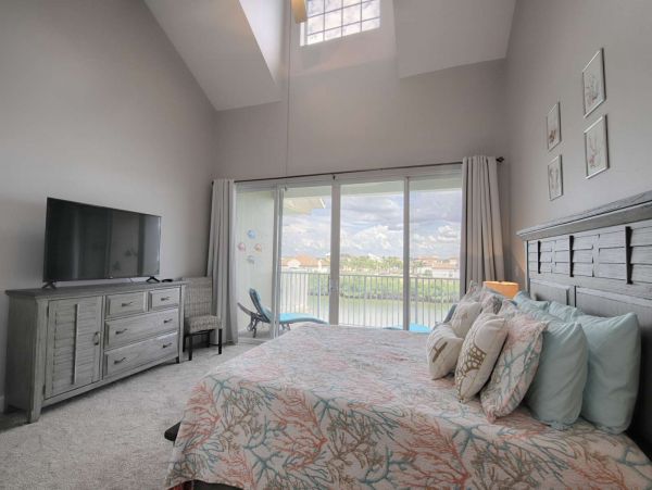 St. Petersburg Condo 1015907