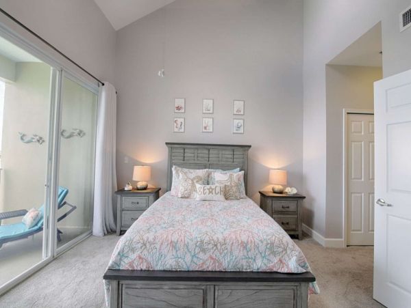 St. Petersburg Condo 1015907