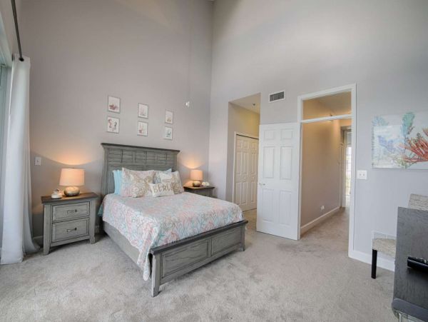 St. Petersburg Condo 1015907