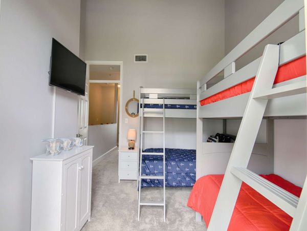 St. Petersburg Condo 1015907