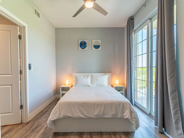 St. Petersburg Condo 1015908