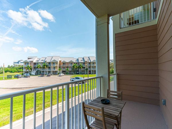 St. Petersburg Condo 1015908