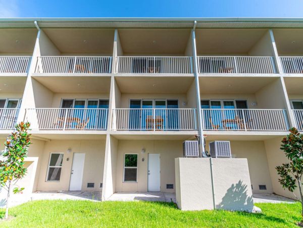 St. Petersburg Condo 1015908
