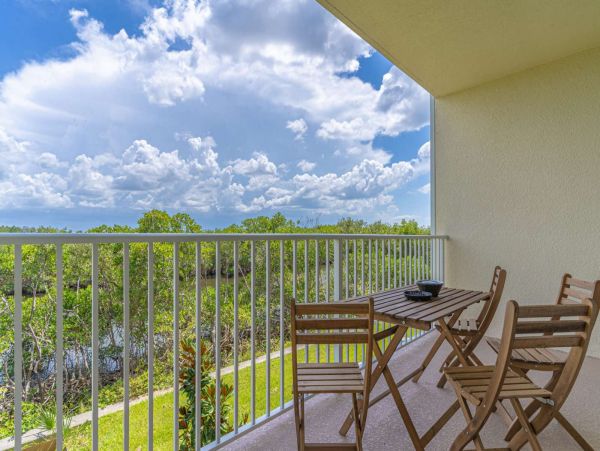 St. Petersburg Condo 1015910
