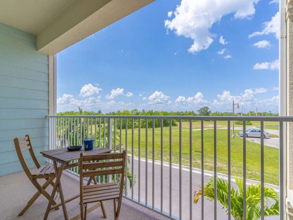 St. Petersburg Condo 1015910