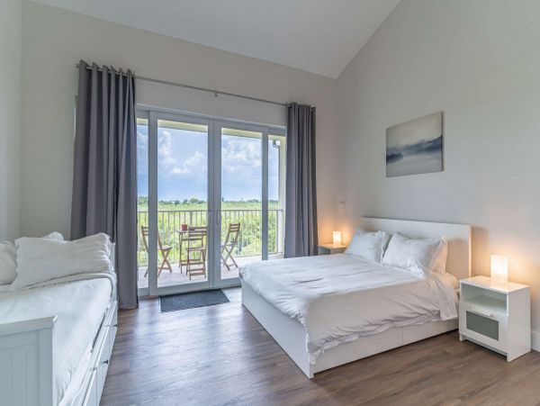 St. Petersburg Condo 1015910