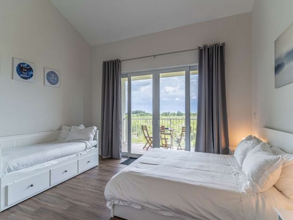 St. Petersburg Condo 1015910