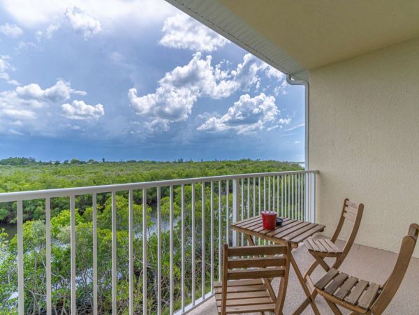 St. Petersburg Condo 1015910