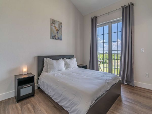 St. Petersburg Condo 1015910