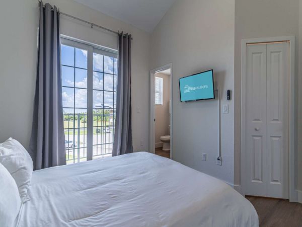 St. Petersburg Condo 1015910
