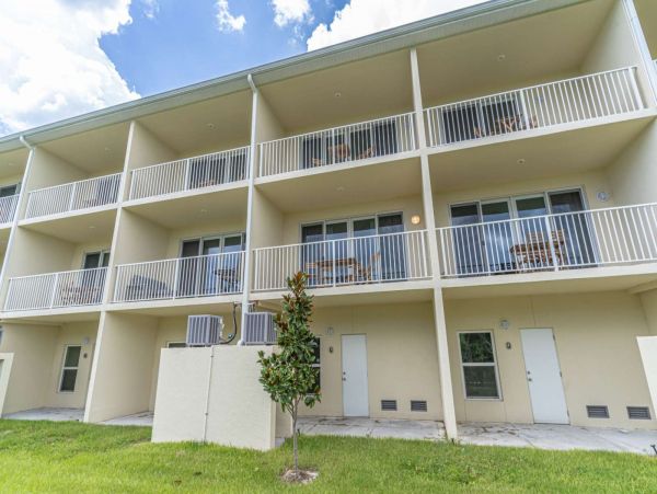 St. Petersburg Condo 1015910