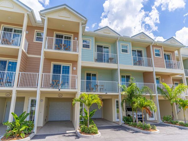 St. Petersburg Condo 1015910