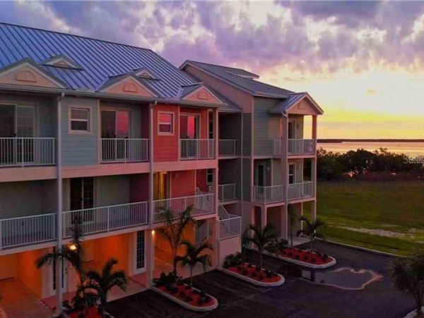St. Petersburg Condo 1015910