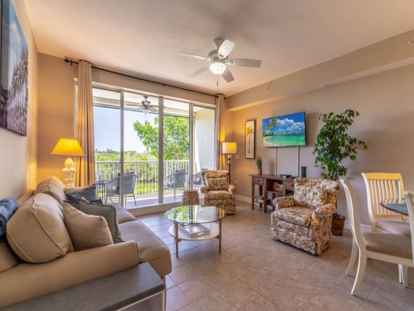 St. Petersburg Condo 1015913