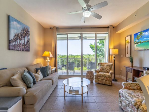 St. Petersburg Condo 1015913