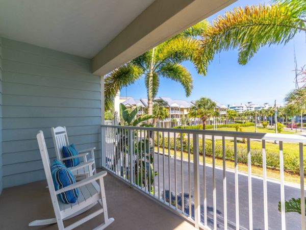 St. Petersburg Condo 1015913