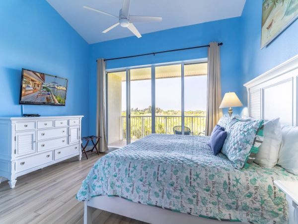 St. Petersburg Condo 1015913