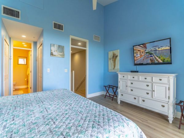 St. Petersburg Condo 1015913