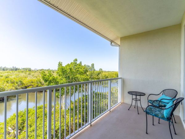 St. Petersburg Condo 1015913
