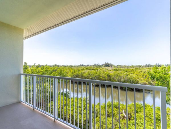 St. Petersburg Condo 1015913