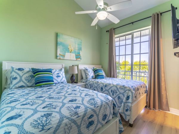 St. Petersburg Condo 1015913