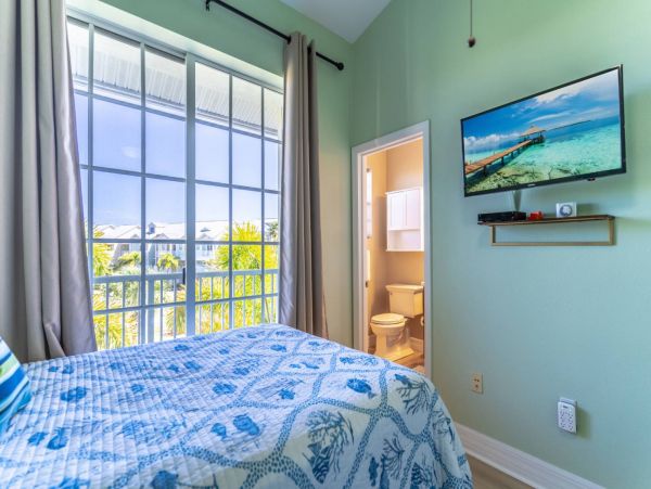 St. Petersburg Condo 1015913