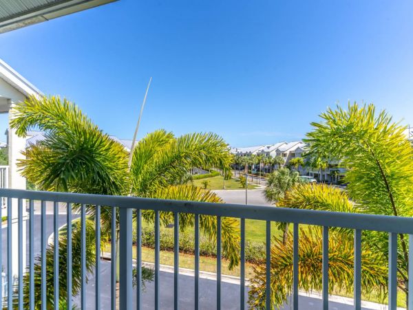 St. Petersburg Condo 1015913