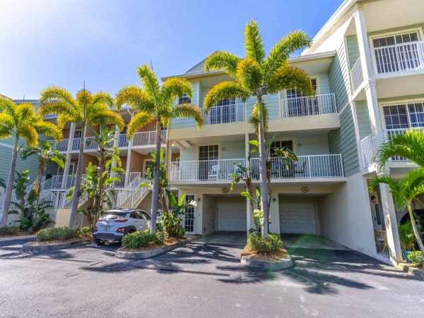 St. Petersburg Condo 1015913