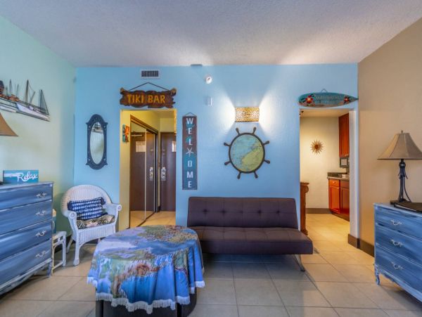 St. Petersburg Condo 1015914