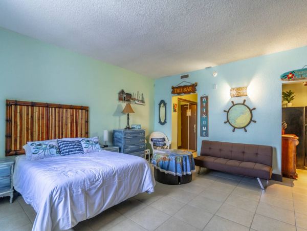 St. Petersburg Condo 1015914