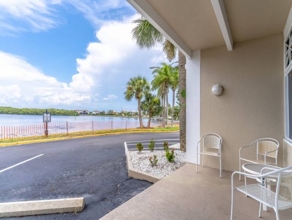 St. Petersburg Condo 1015914