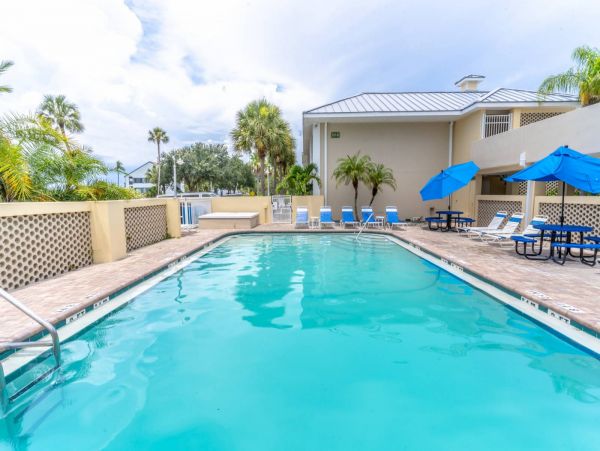 St. Petersburg Condo 1015914