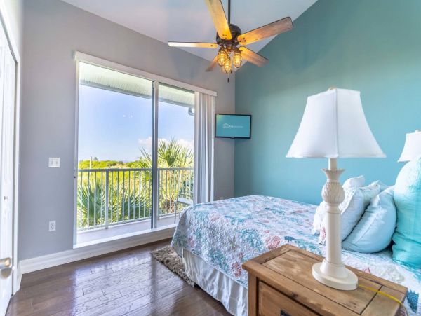 St. Petersburg Condo 1015915