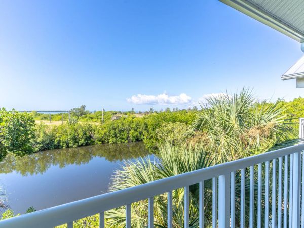 St. Petersburg Condo 1015915