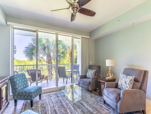 St. Petersburg Condo 1015915