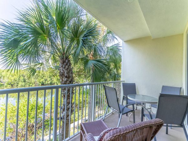 St. Petersburg Condo 1015915