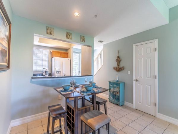 St. Petersburg Condo 1015915
