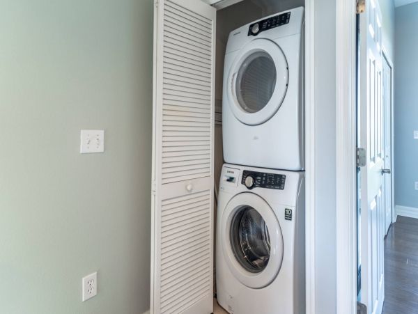St. Petersburg Condo 1015915