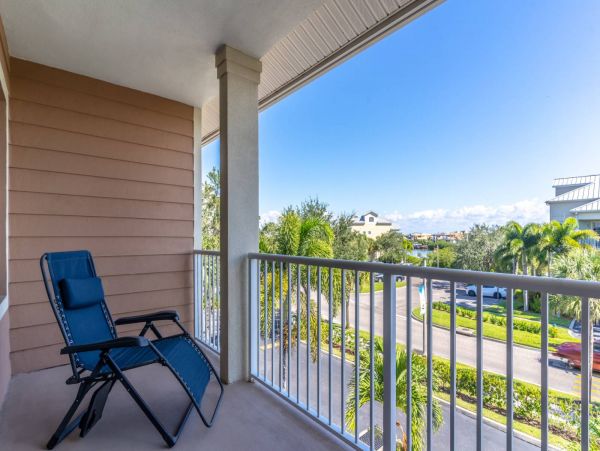 St. Petersburg Condo 1015915