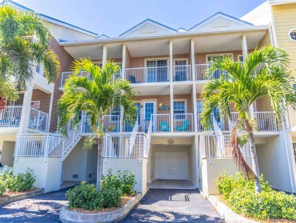 St. Petersburg Condo 1015915