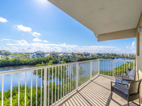 St. Petersburg Condo 1015917
