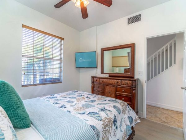 St. Petersburg Condo 1015917