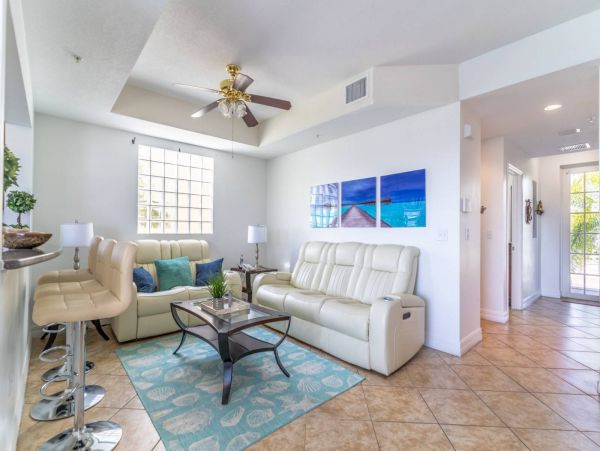 St. Petersburg Condo 1015917