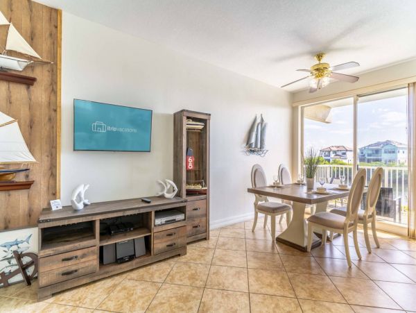 St. Petersburg Condo 1015917