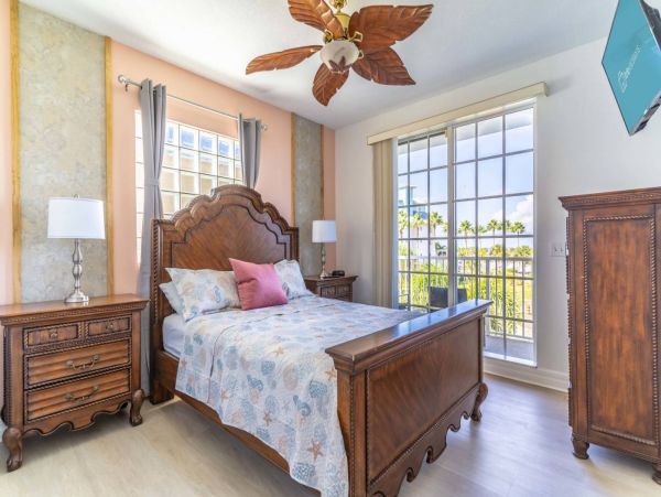 St. Petersburg Condo 1015917